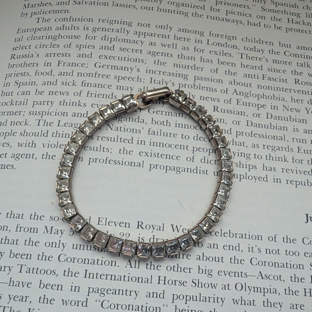 Elegant Silver Rhinestone Bracelet - Picture 5 of 12
